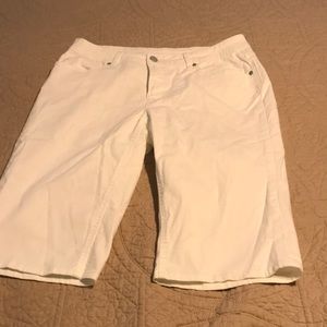 Faded Glory size 16 white capris.